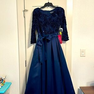 Jessica Howard Women's Lace Bodice Satin Skirt Ball Gown Navy